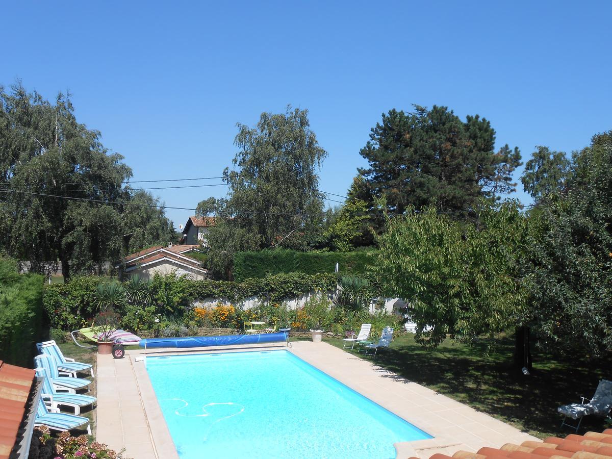Le Relais Du Grand Logis Civrieux Exterior foto