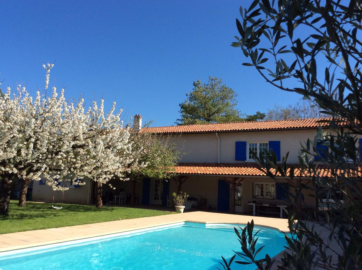 Le Relais Du Grand Logis Civrieux Exterior foto